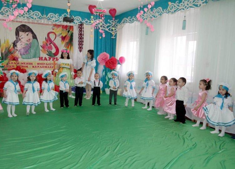 "Көбелек" ортаңғы тобының тәрбиешілерінің ұйымдастыруымен 8- наурыз Халықаралық әйелдер күніне арналған мерекелік ертеңгілігі
