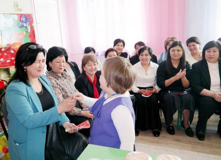 "Заттық - дамытушы орта арқылы тәрбиеленушілердің дербестігін жан - жакты дамыту" тақырыбында аудандық семинар